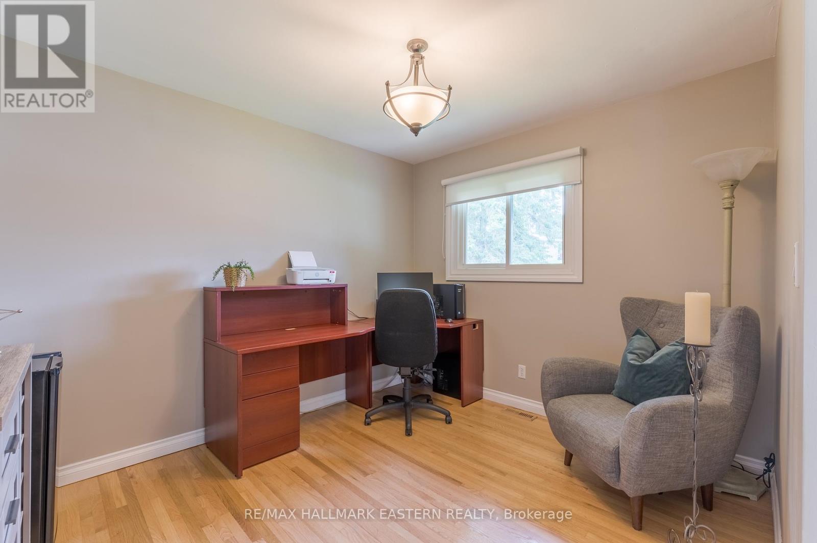 815 Stewart Drive, Peterborough South (East), Ontario  K9J 7R3 - Photo 4 - X12056595