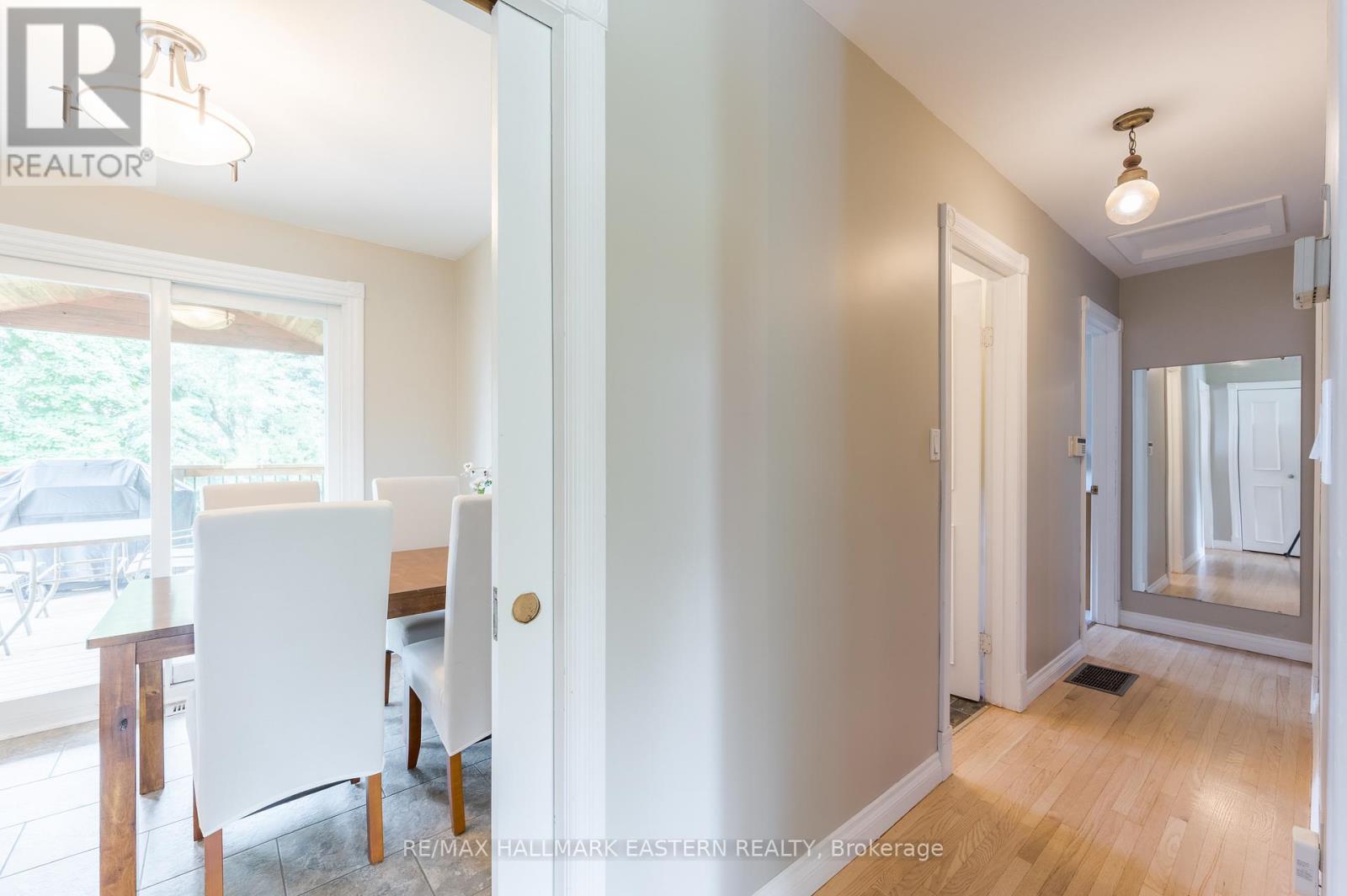 815 Stewart Drive, Peterborough South (East), Ontario  K9J 7R3 - Photo 5 - X12056595
