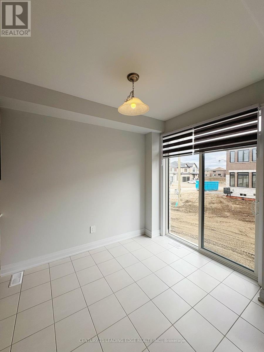 77 Butler Avenue, Kawartha Lakes (Lindsay), Ontario  K9V 0S2 - Photo 4 - X12060384