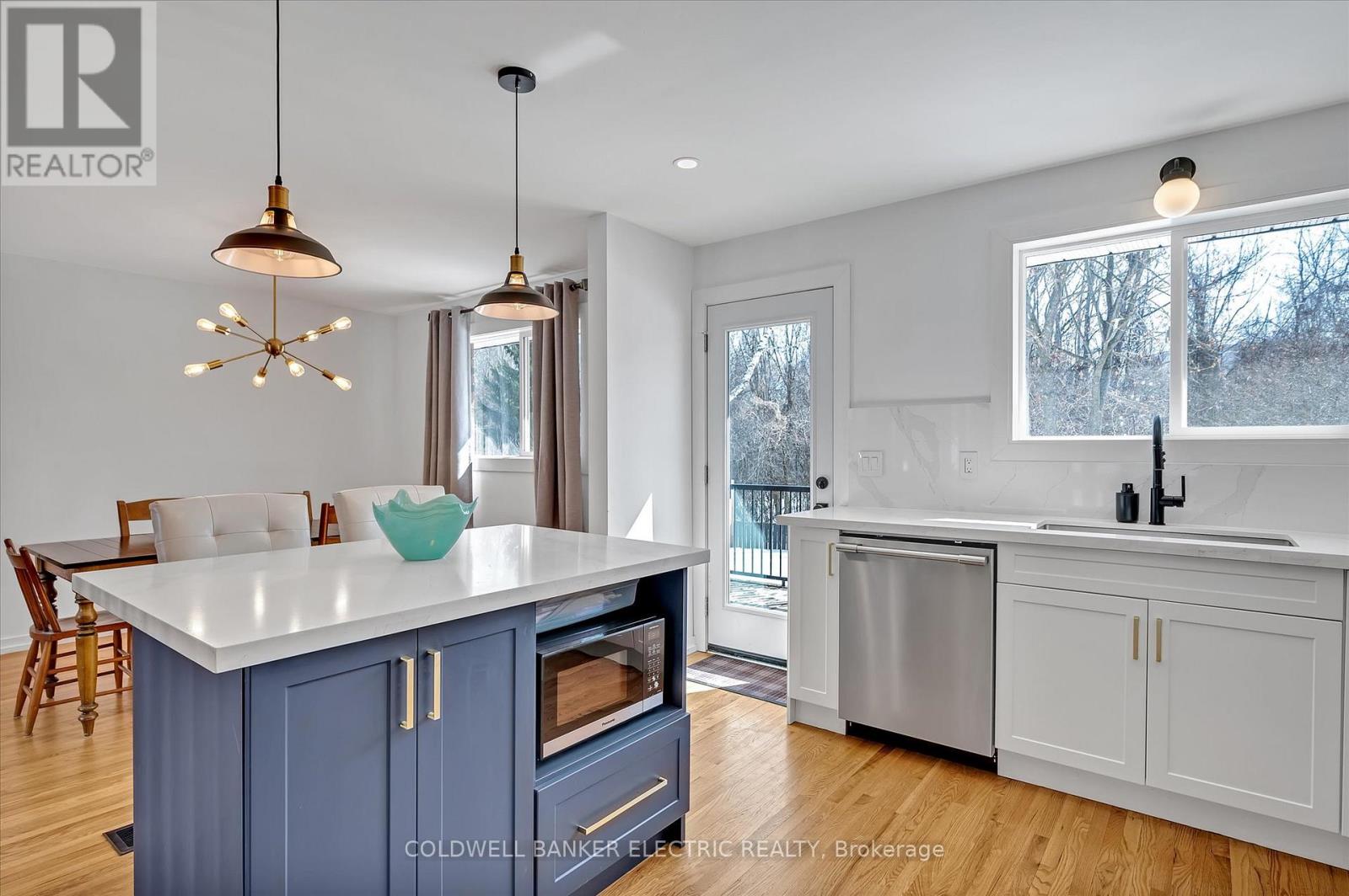 973 Afton Road, Peterborough West (Central), Ontario  K9J 7K3 - Photo 10 - X12063303