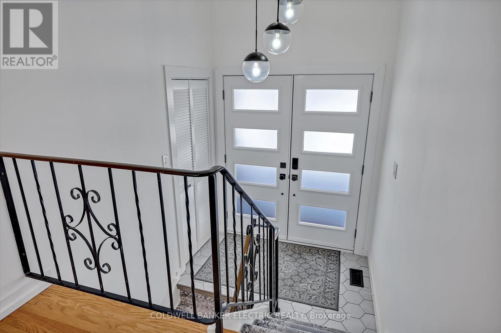 973 Afton Road, Peterborough West (Central), Ontario  K9J 7K3 - Photo 4 - X12063303