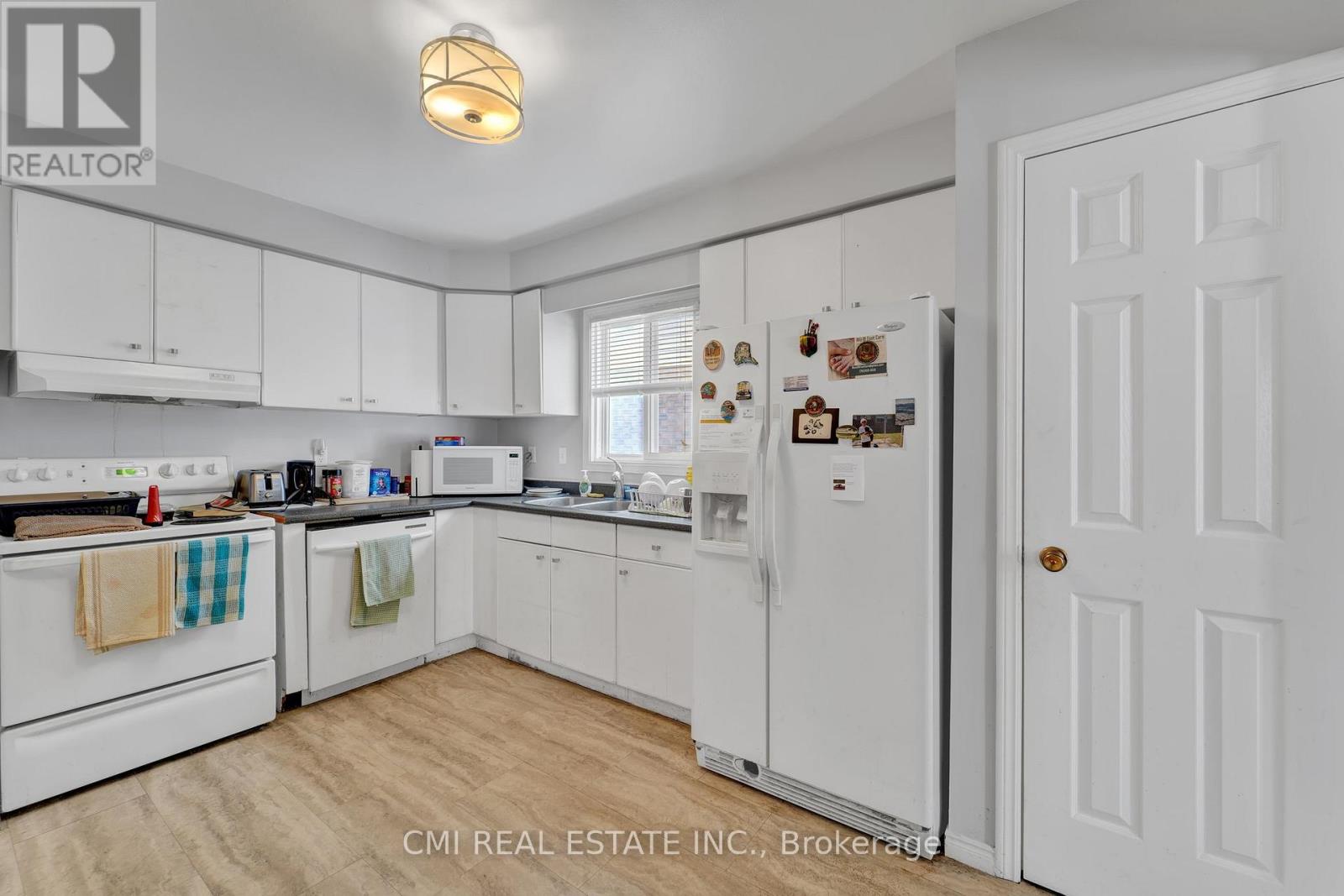 1337 Tudor Crescent, Peterborough East (South), Ontario  K9L 1X1 - Photo 6 - X12063857