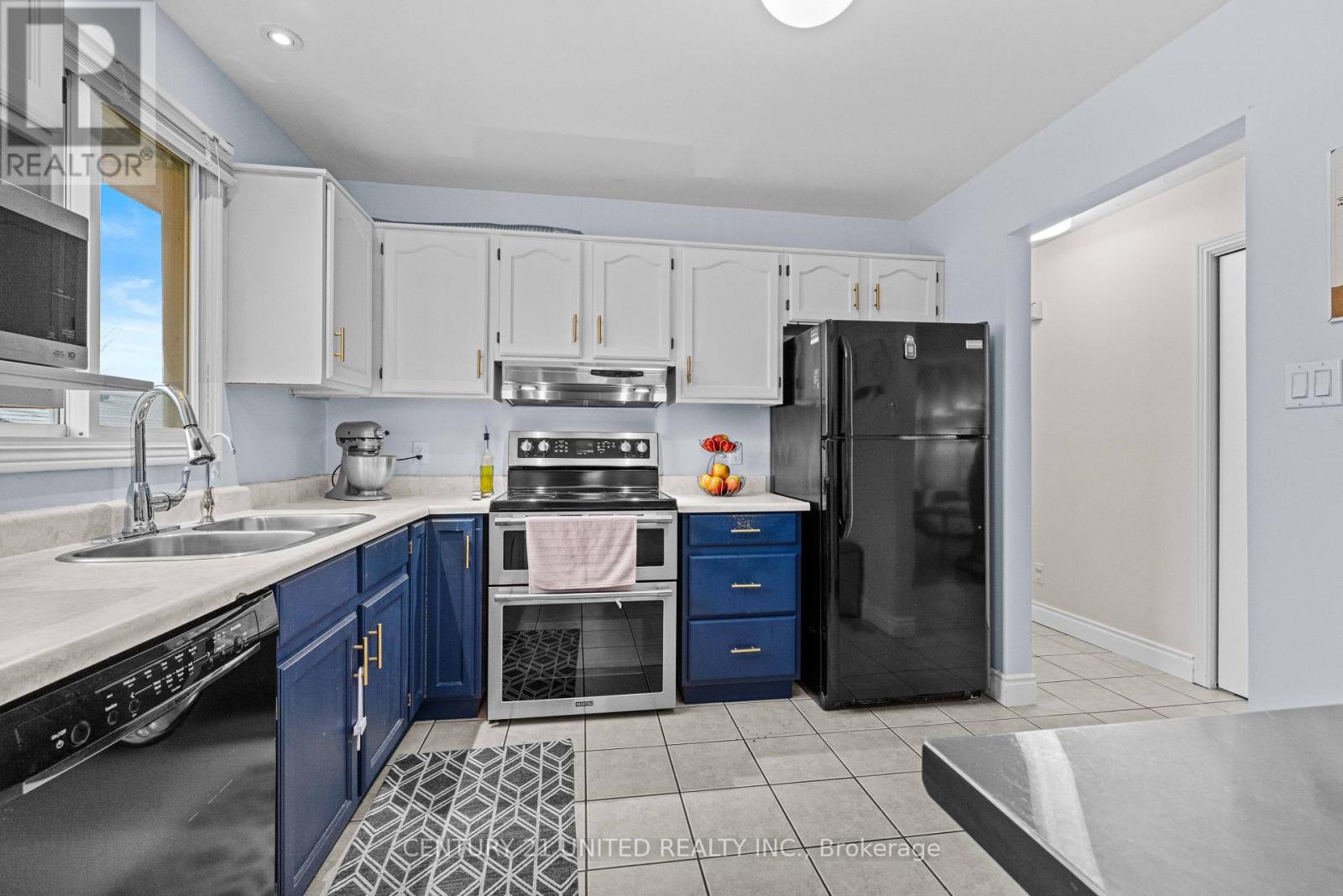 1173 Normandy Street, Peterborough North (North), Ontario  K9H 7L9 - Photo 7 - X12065822