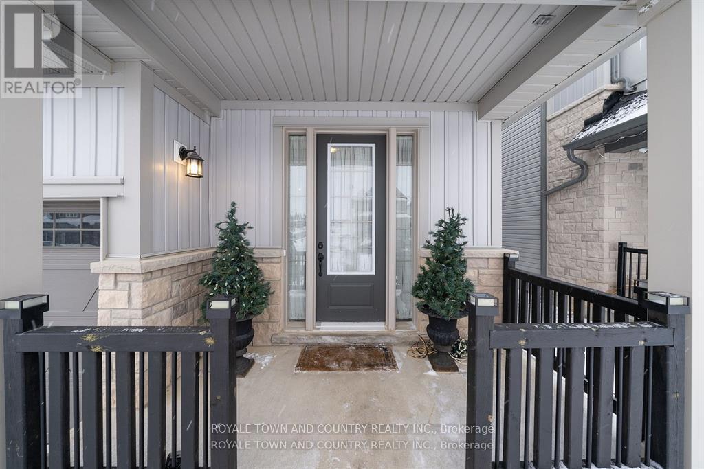 14 Hennessey Crescent, Kawartha Lakes (Lindsay), Ontario  K9V 0P2 - Photo 3 - X12066431