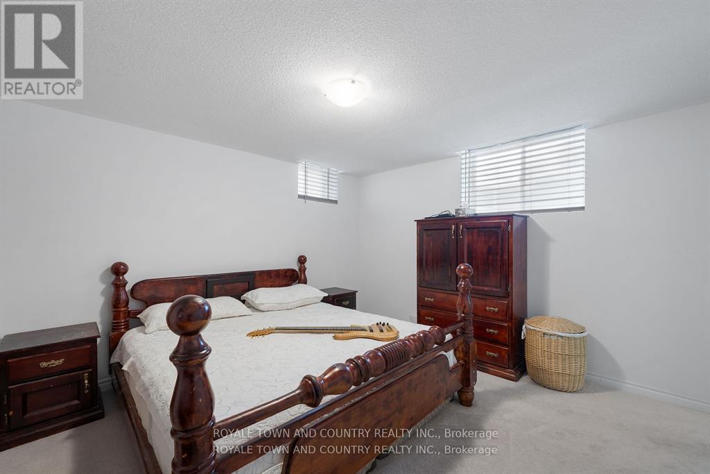 14 Hennessey Crescent, Kawartha Lakes (Lindsay), Ontario  K9V 0P2 - Photo 33 - X12066431