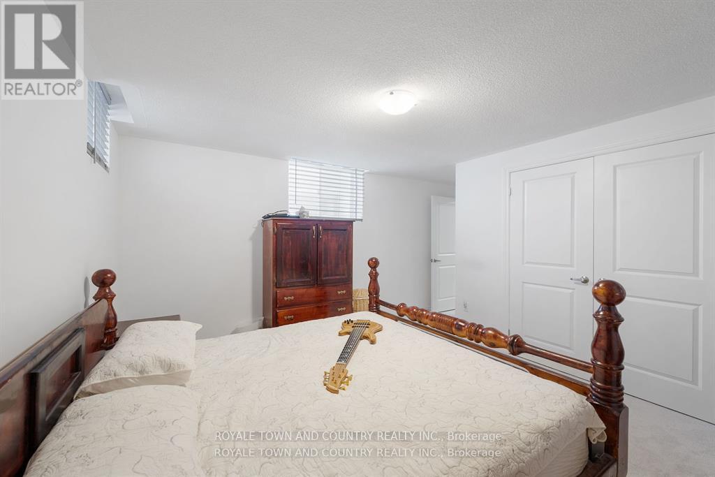 14 Hennessey Crescent, Kawartha Lakes (Lindsay), Ontario  K9V 0P2 - Photo 34 - X12066431