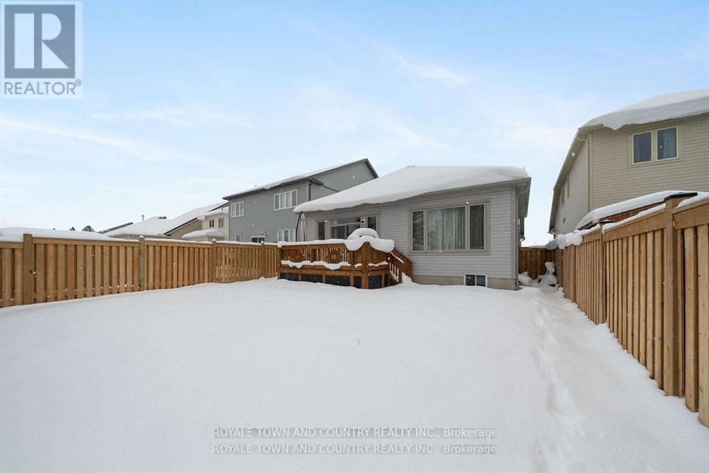 14 Hennessey Crescent, Kawartha Lakes (Lindsay), Ontario  K9V 0P2 - Photo 38 - X12066431