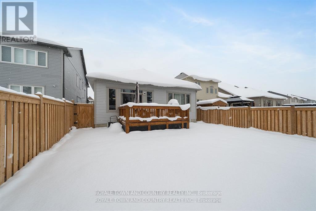 14 Hennessey Crescent, Kawartha Lakes (Lindsay), Ontario  K9V 0P2 - Photo 39 - X12066431