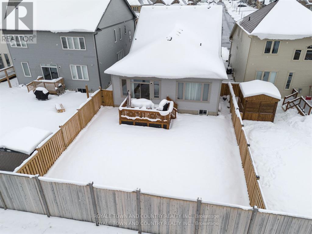 14 Hennessey Crescent, Kawartha Lakes (Lindsay), Ontario  K9V 0P2 - Photo 40 - X12066431