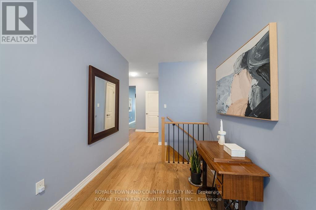 14 Hennessey Crescent, Kawartha Lakes (Lindsay), Ontario  K9V 0P2 - Photo 5 - X12066431