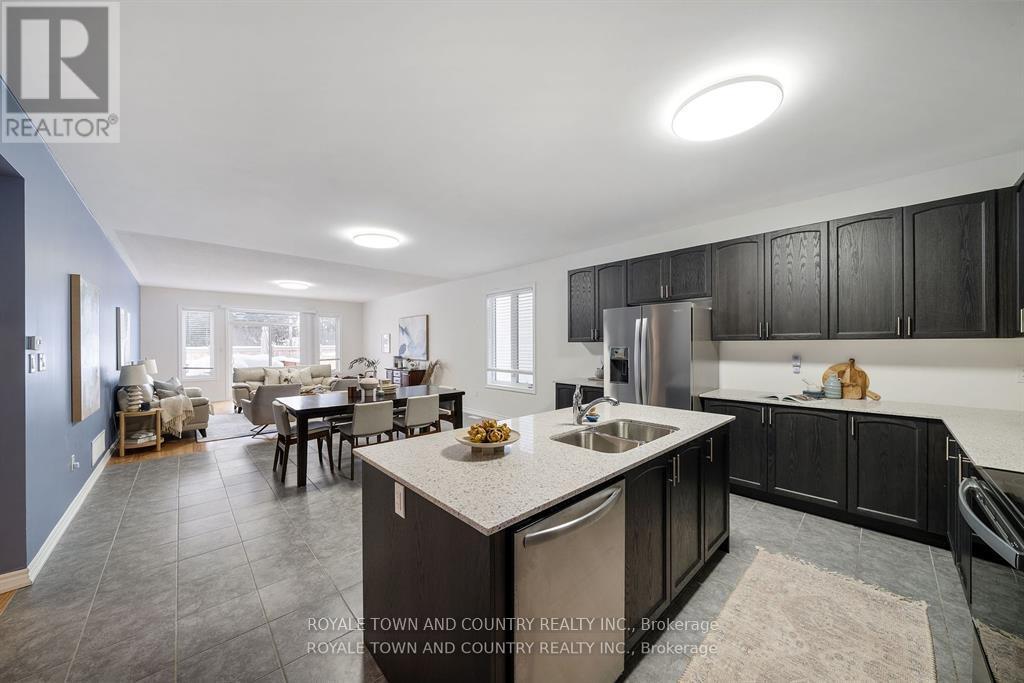 14 Hennessey Crescent, Kawartha Lakes (Lindsay), Ontario  K9V 0P2 - Photo 6 - X12066431