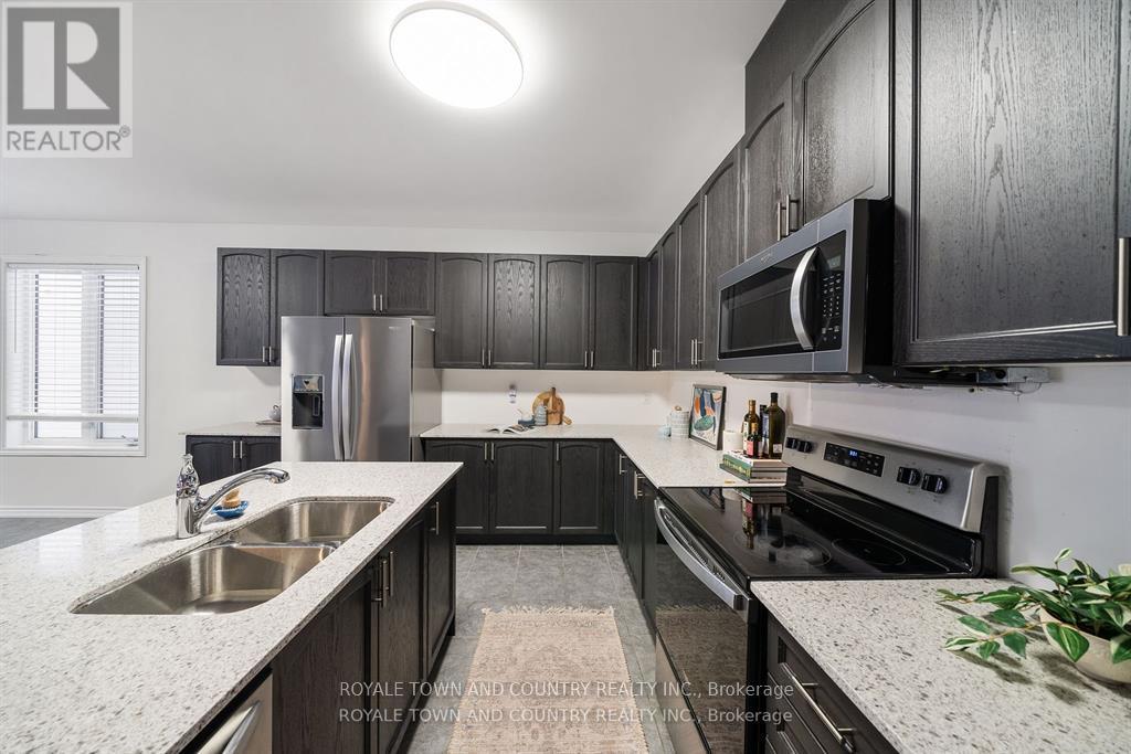 14 Hennessey Crescent, Kawartha Lakes (Lindsay), Ontario  K9V 0P2 - Photo 7 - X12066431