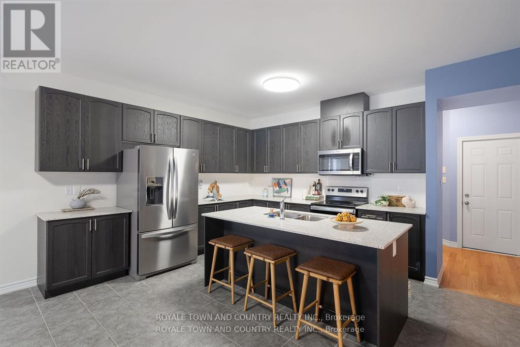14 Hennessey Crescent, Kawartha Lakes (Lindsay), Ontario  K9V 0P2 - Photo 8 - X12066431