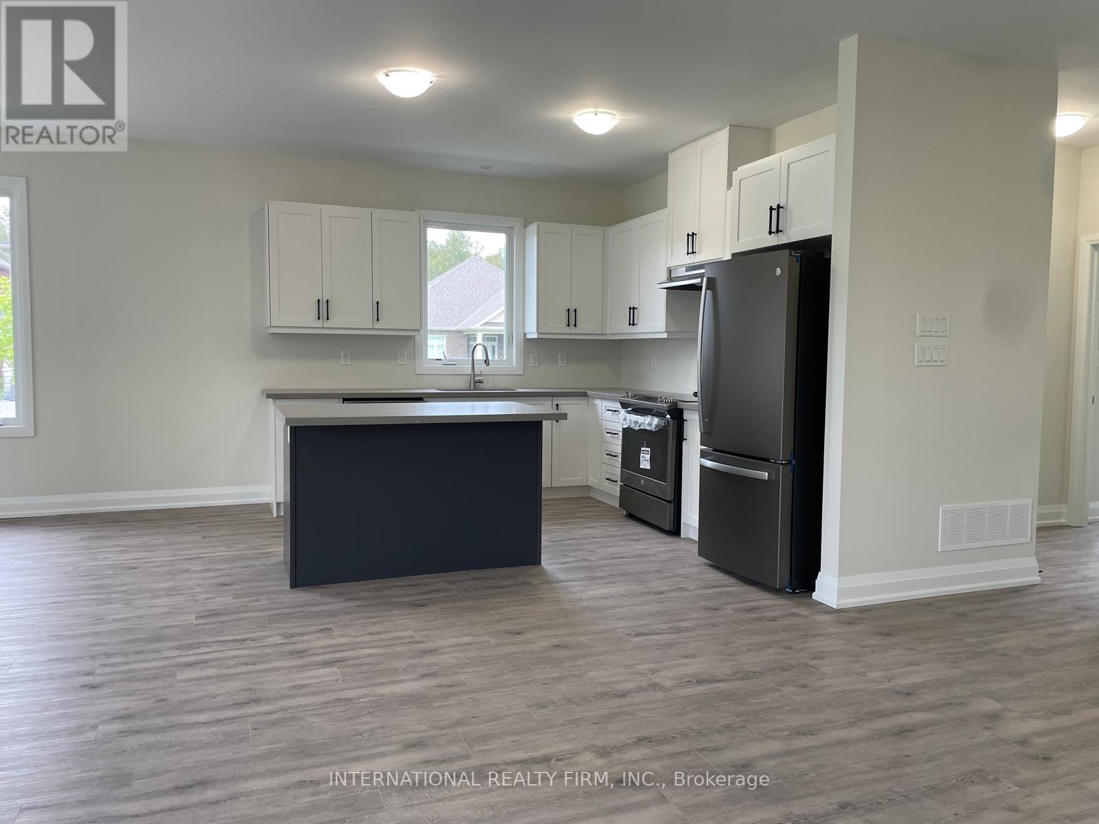 Main Floor - 184 Sanderling Crescent, Kawartha Lakes (Lindsay), Ontario  K9V 0M8 - Photo 10 - X12066616