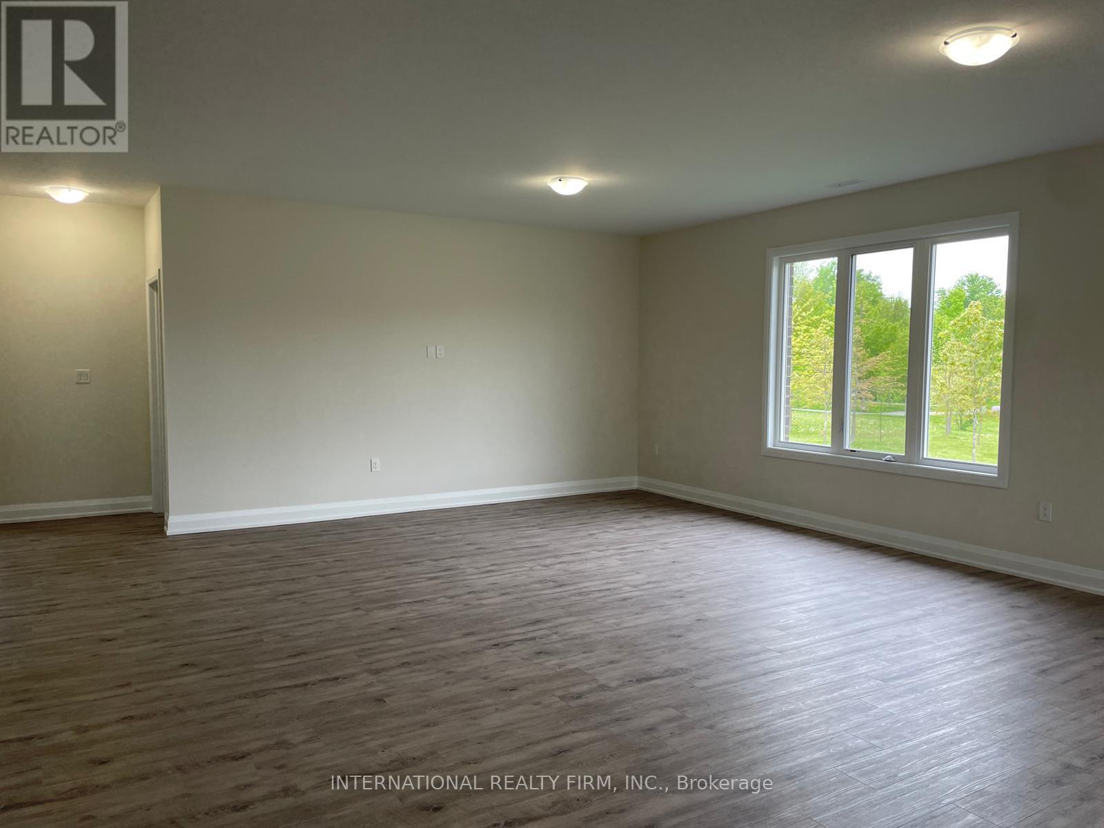 Main Floor - 184 Sanderling Crescent, Kawartha Lakes (Lindsay), Ontario  K9V 0M8 - Photo 13 - X12066616