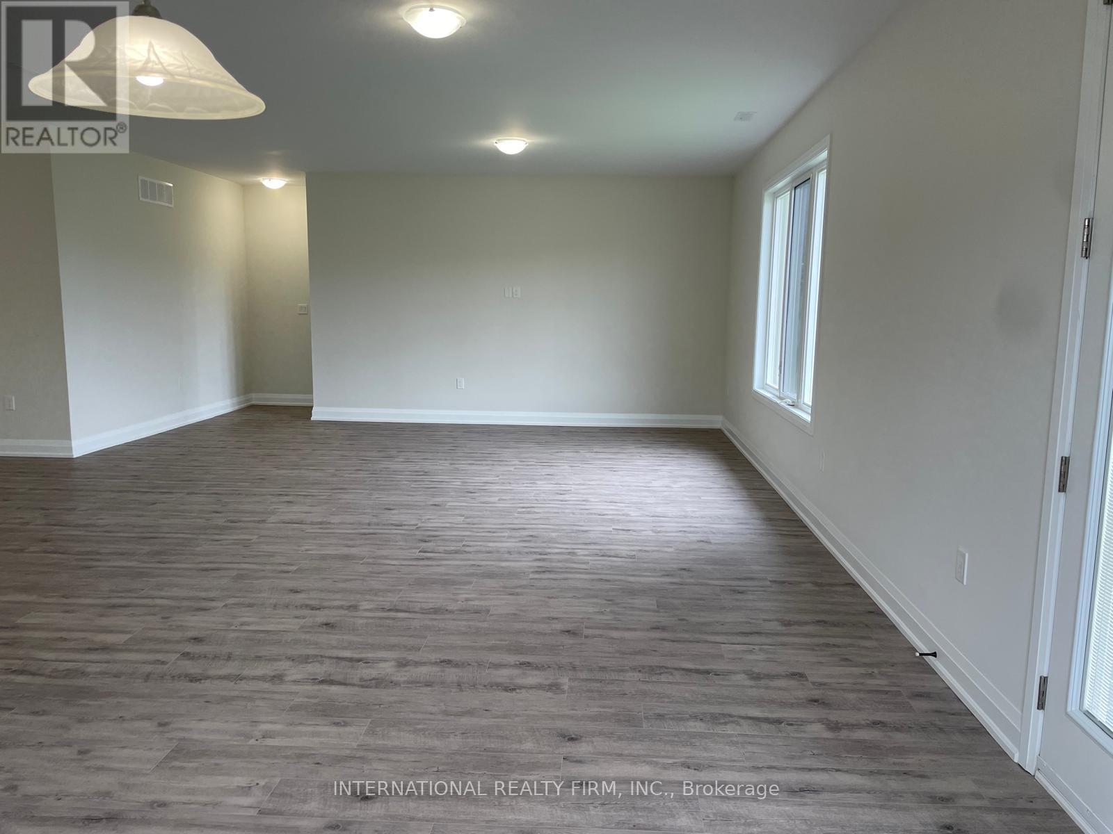 Main Floor - 184 Sanderling Crescent, Kawartha Lakes (Lindsay), Ontario  K9V 0M8 - Photo 14 - X12066616