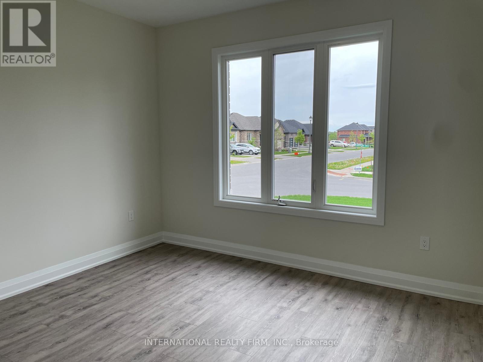 Main Floor - 184 Sanderling Crescent, Kawartha Lakes (Lindsay), Ontario  K9V 0M8 - Photo 4 - X12066616
