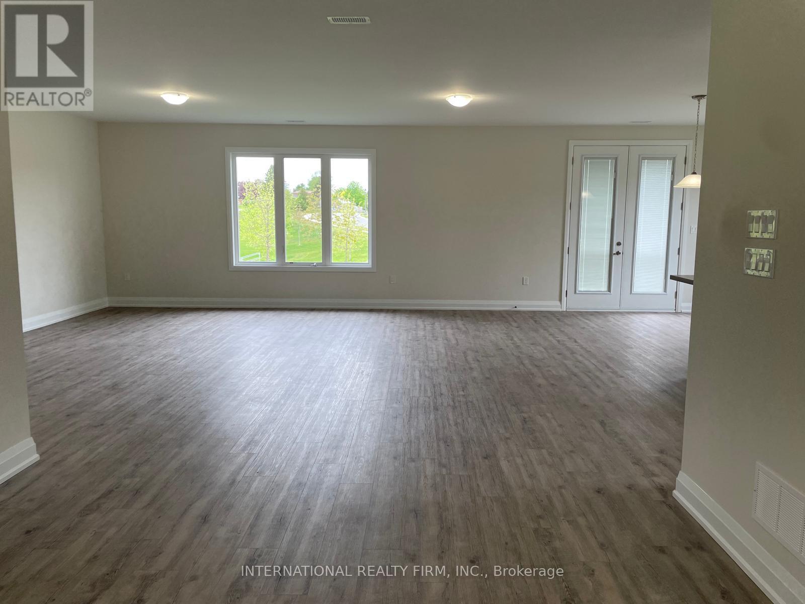 Main Floor - 184 Sanderling Crescent, Kawartha Lakes (Lindsay), Ontario  K9V 0M8 - Photo 8 - X12066616