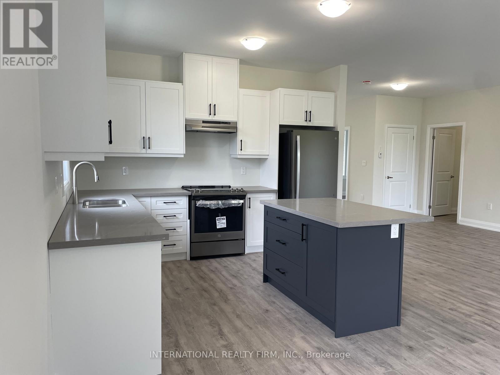 Main Floor - 184 Sanderling Crescent, Kawartha Lakes (Lindsay), Ontario  K9V 0M8 - Photo 9 - X12066616