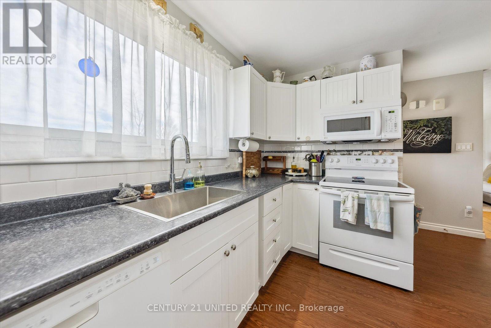 362 Summerhill Drive, Peterborough North (South), Ontario  K9H 5L9 - Photo 14 - X12067691