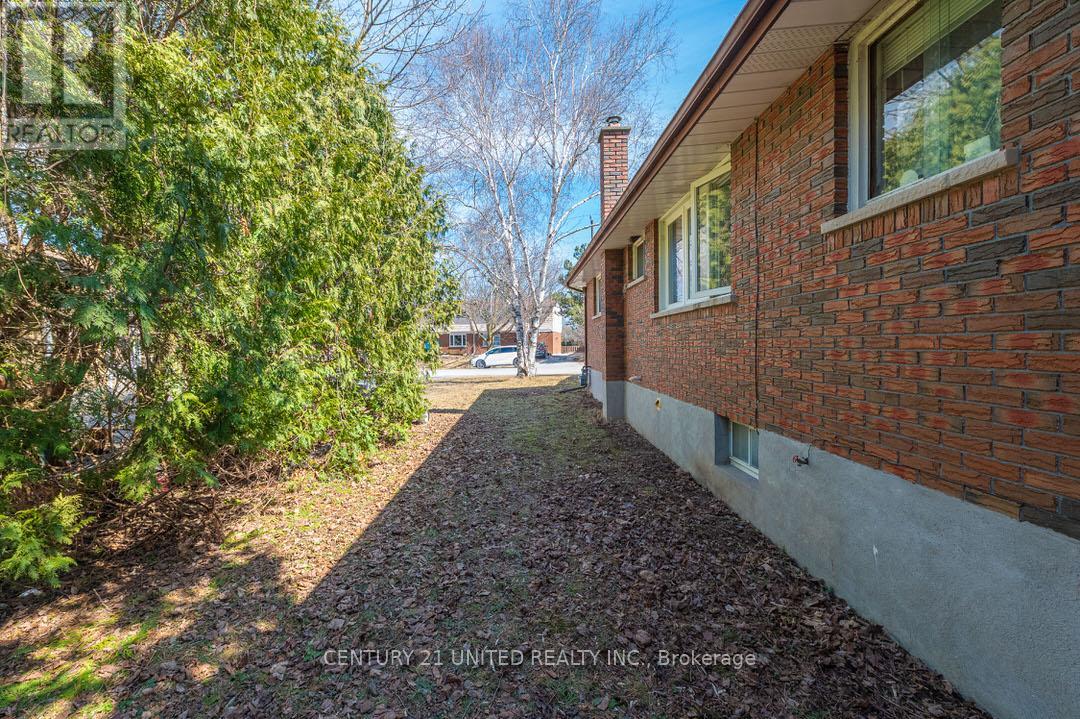 230 Collison Avenue, Peterborough South (East), Ontario  K9J 1A6 - Photo 13 - X12068683
