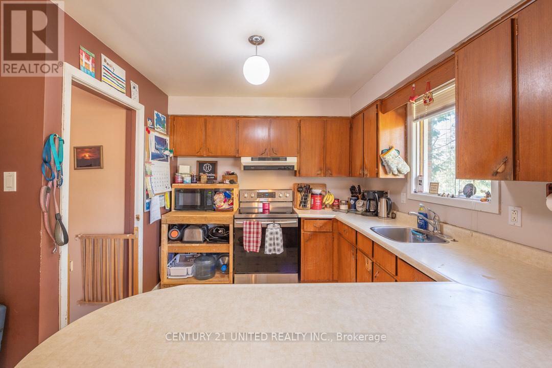 230 Collison Avenue, Peterborough South (East), Ontario  K9J 1A6 - Photo 2 - X12068683