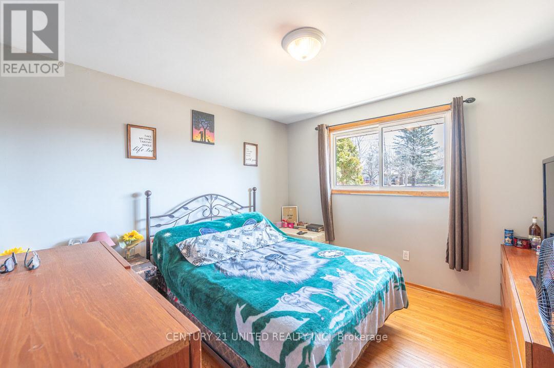 230 Collison Avenue, Peterborough South (East), Ontario  K9J 1A6 - Photo 7 - X12068683