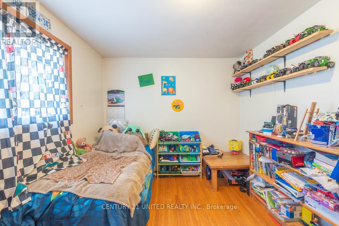 230 Collison Avenue, Peterborough South (East), Ontario  K9J 1A6 - Photo 9 - X12068683