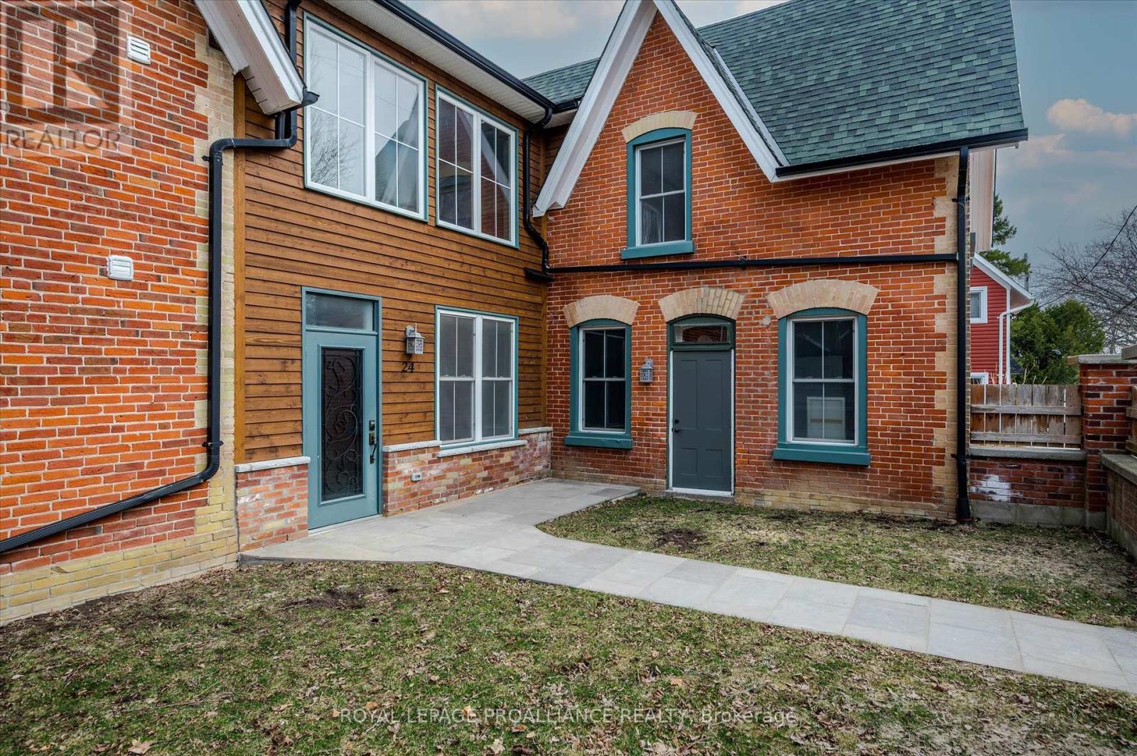 24 Katherine Street, Selwyn, Ontario  K0L 2H0 - Photo 2 - X12069815
