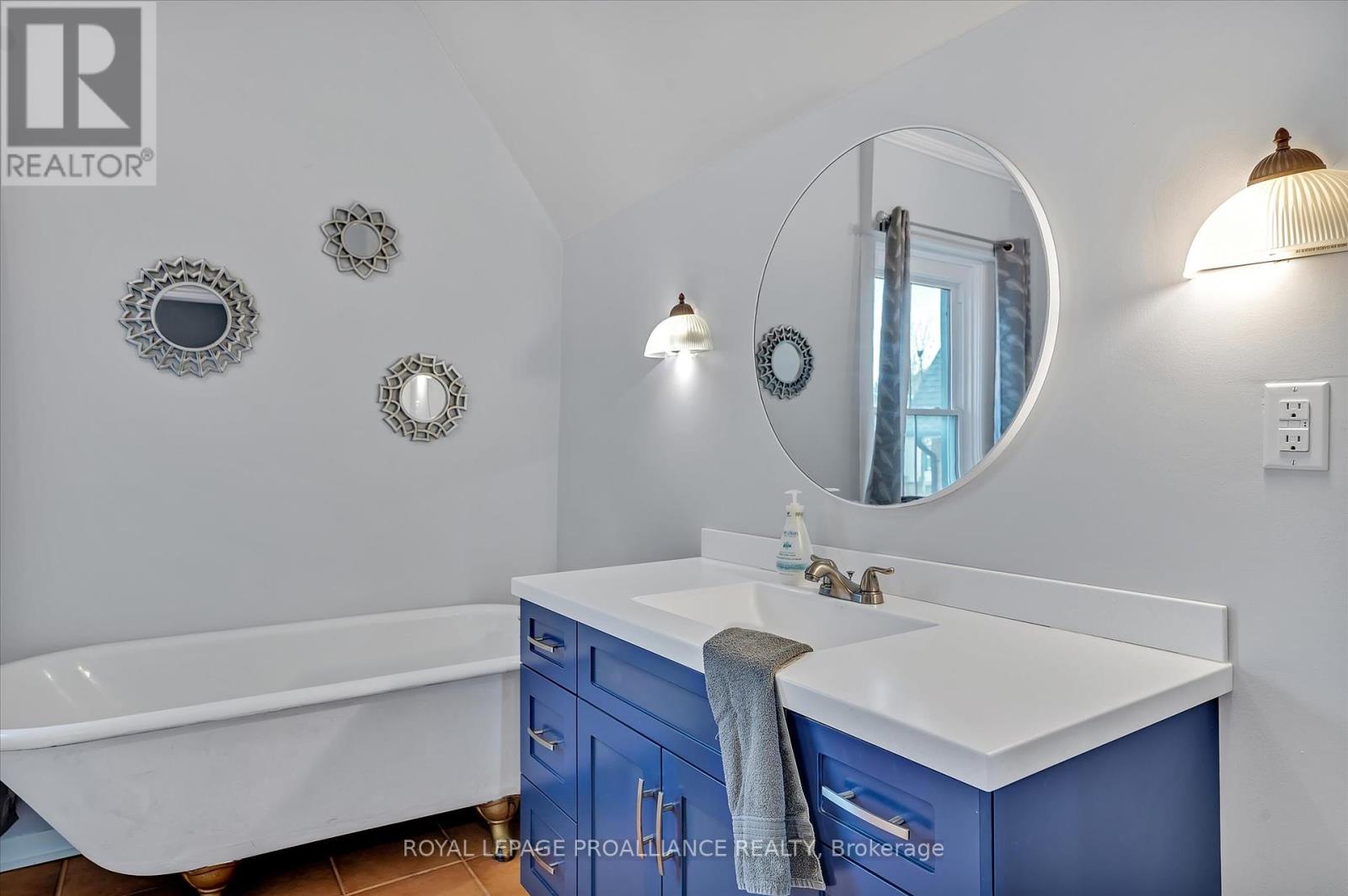 24 Katherine Street, Selwyn, Ontario  K0L 2H0 - Photo 38 - X12069815