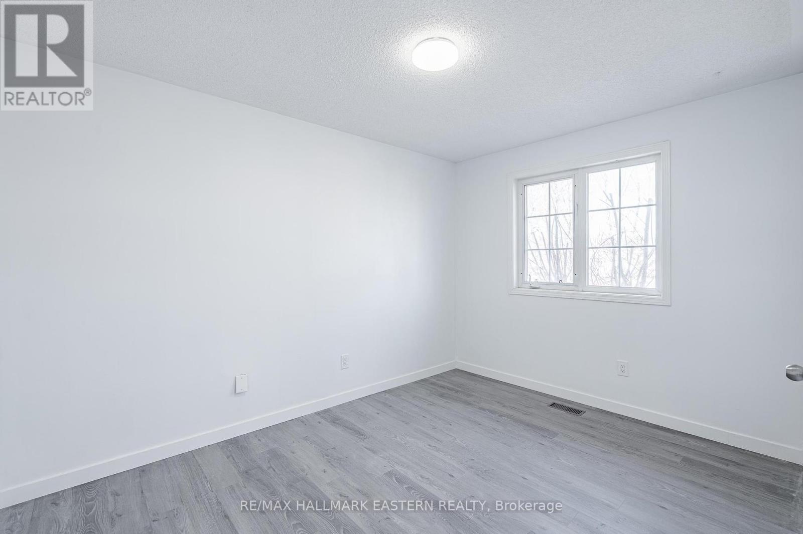16 Ferguson Place, Peterborough North (North), Ontario  K9H 7M9 - Photo 10 - X12069870