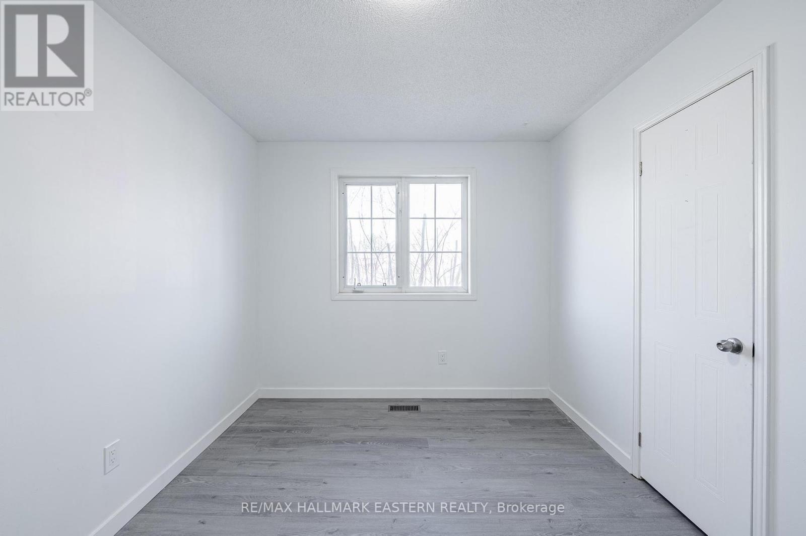 16 Ferguson Place, Peterborough North (North), Ontario  K9H 7M9 - Photo 11 - X12069870