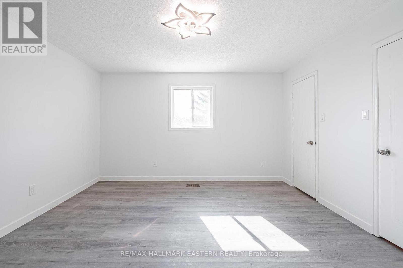 16 Ferguson Place, Peterborough North (North), Ontario  K9H 7M9 - Photo 18 - X12069870