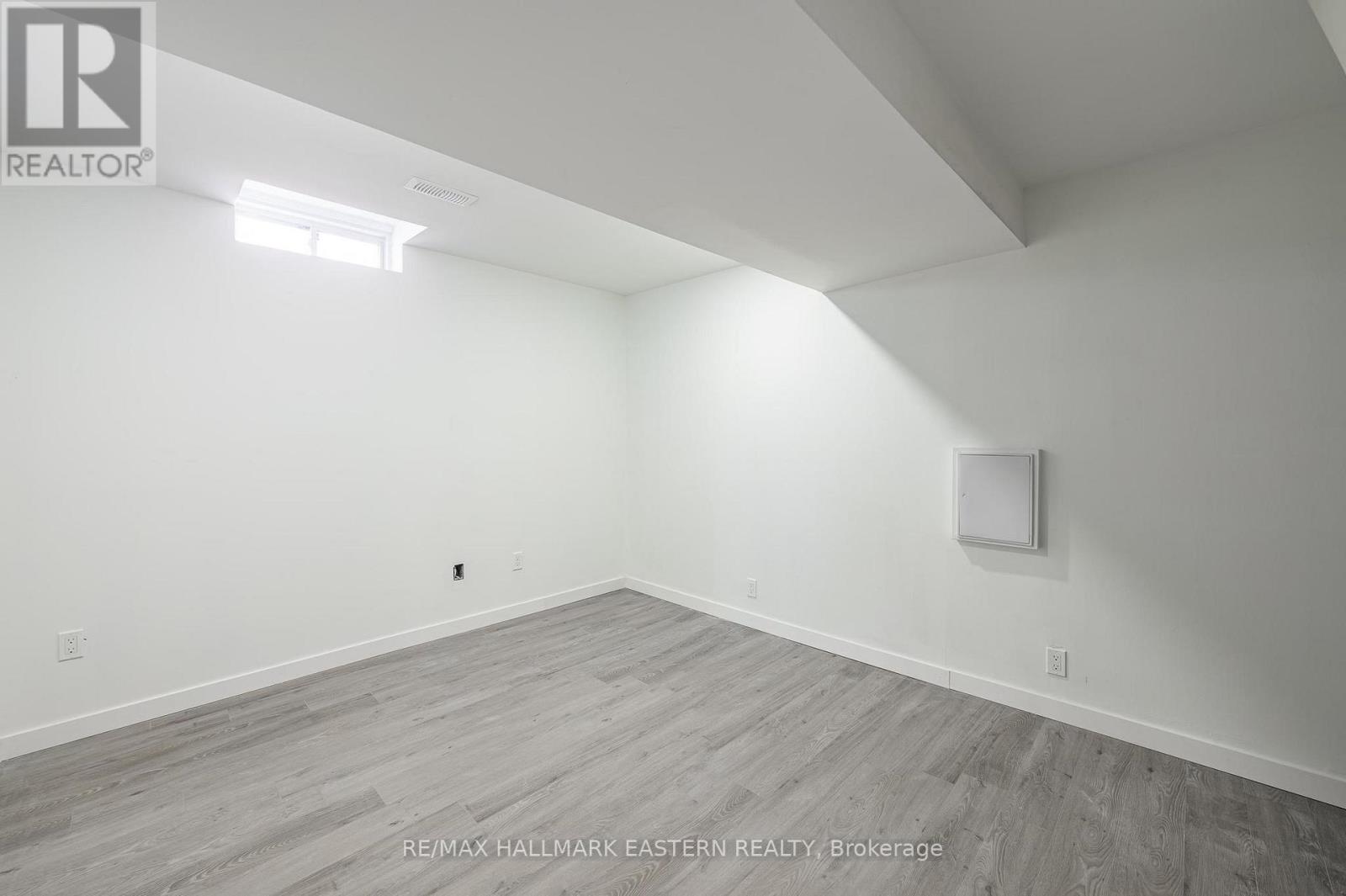 16 Ferguson Place, Peterborough North (North), Ontario  K9H 7M9 - Photo 33 - X12069870