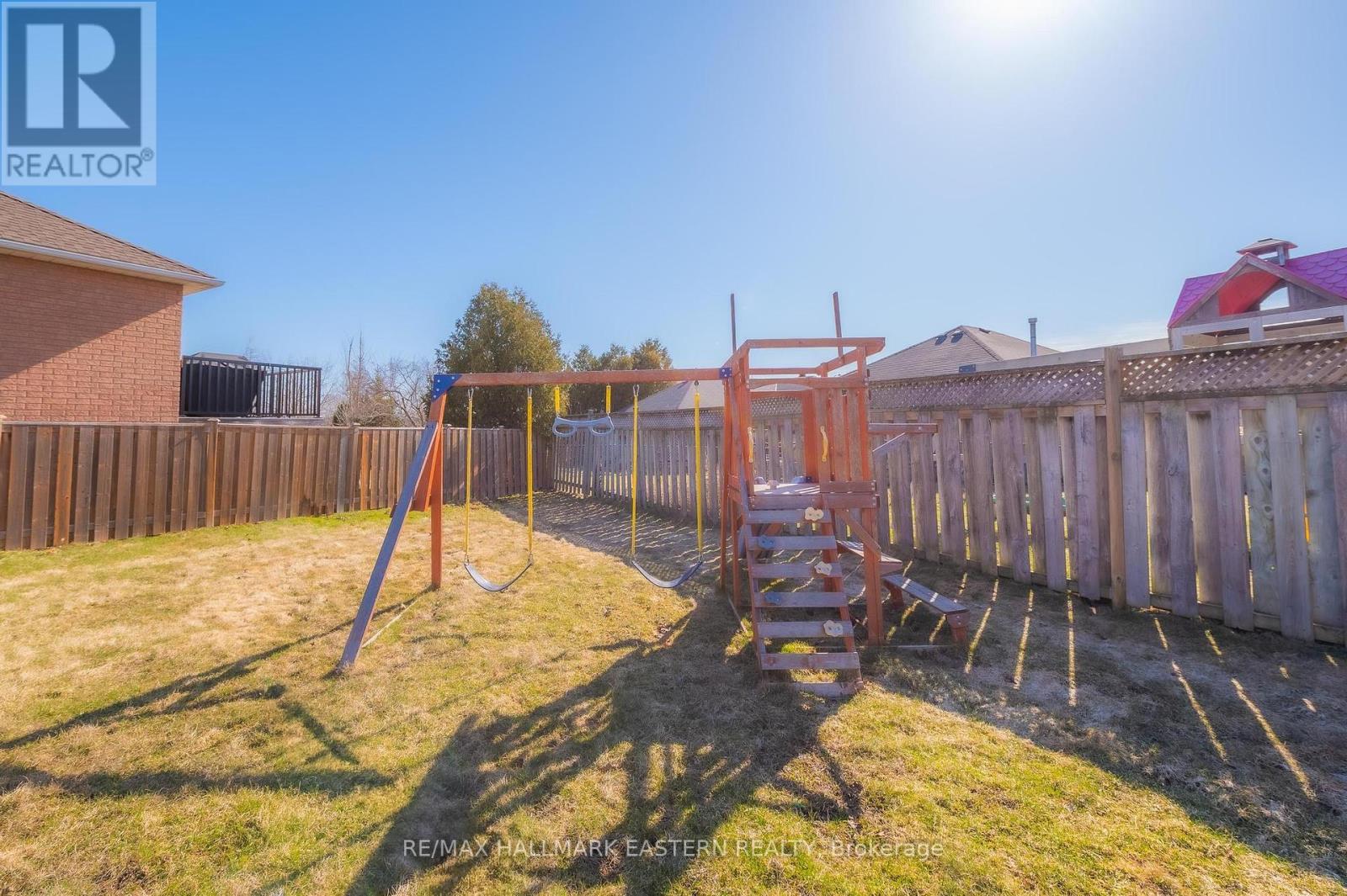 16 Ferguson Place, Peterborough North (North), Ontario  K9H 7M9 - Photo 36 - X12069870
