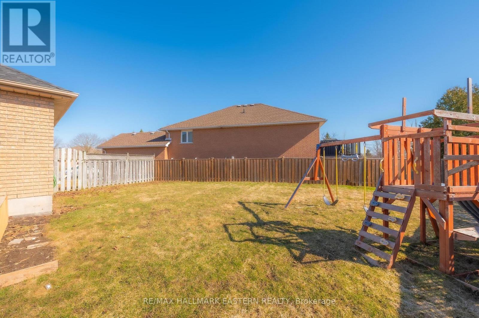 16 Ferguson Place, Peterborough North (North), Ontario  K9H 7M9 - Photo 38 - X12069870