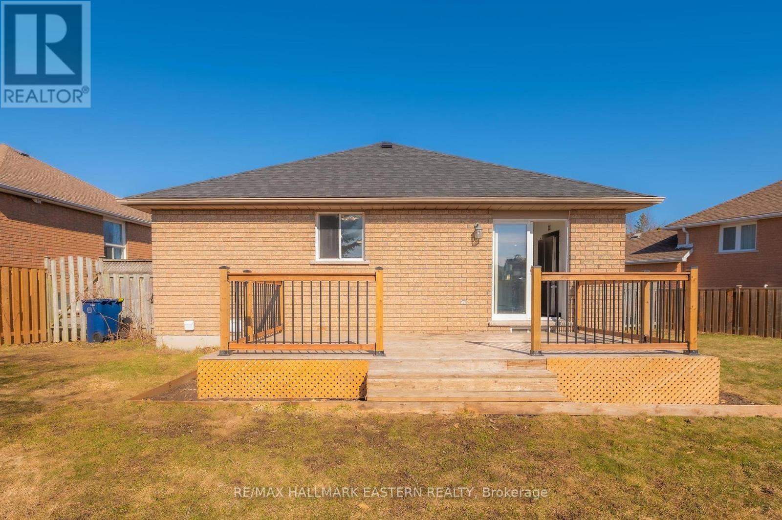 16 Ferguson Place, Peterborough North (North), Ontario  K9H 7M9 - Photo 39 - X12069870