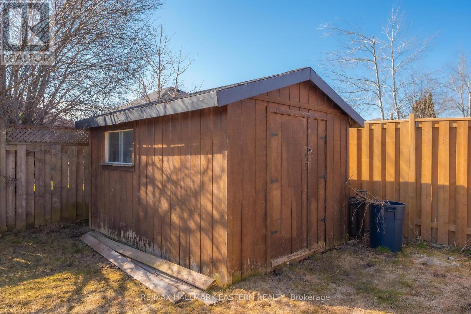 16 Ferguson Place, Peterborough North (North), Ontario  K9H 7M9 - Photo 40 - X12069870