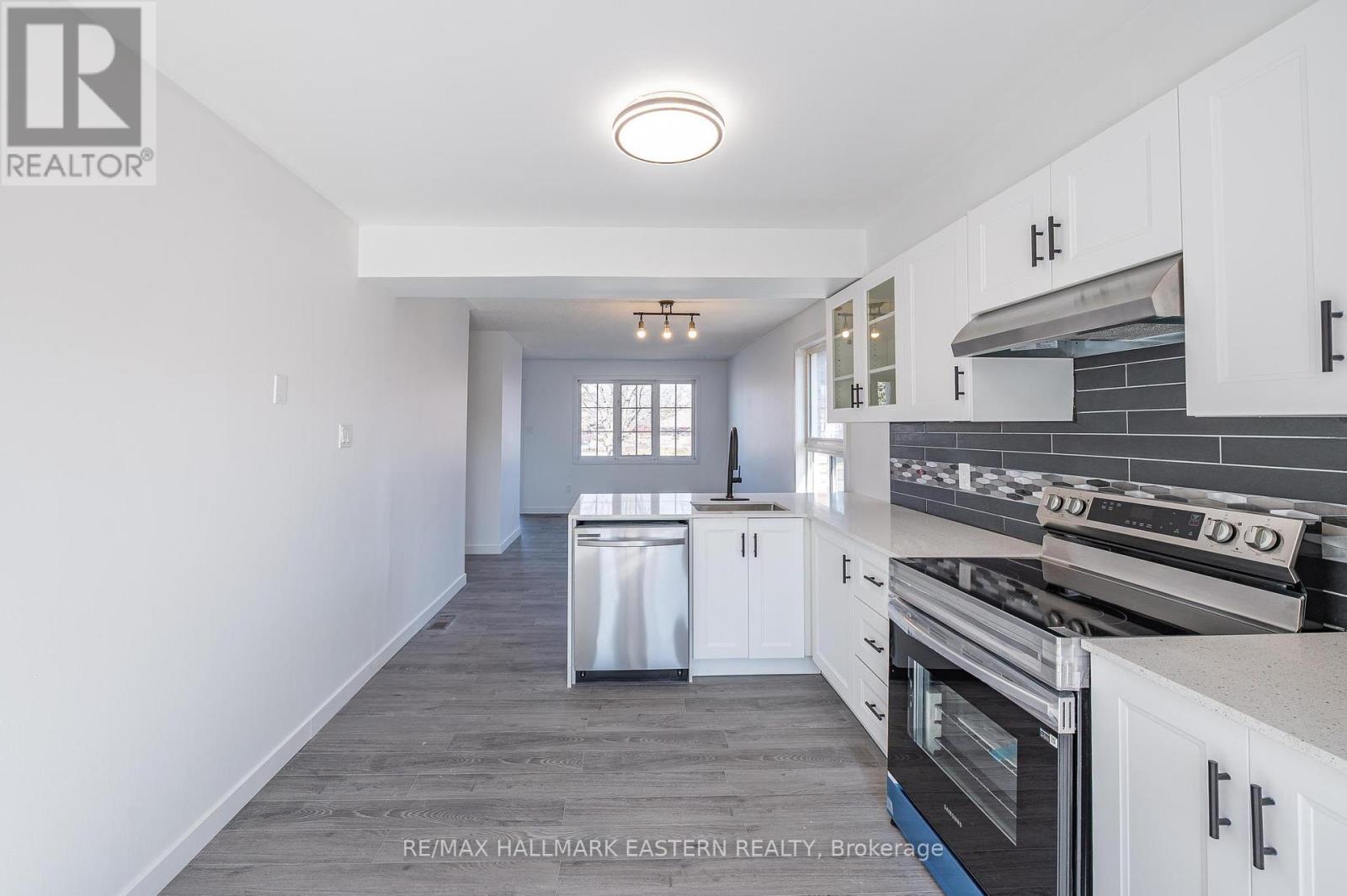 16 Ferguson Place, Peterborough North (North), Ontario  K9H 7M9 - Photo 6 - X12069870