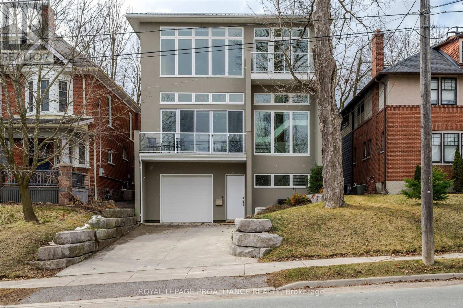 51 Benson Avenue, Peterborough North (South), Ontario  K9H 5X7 - Photo 1 - X12069978