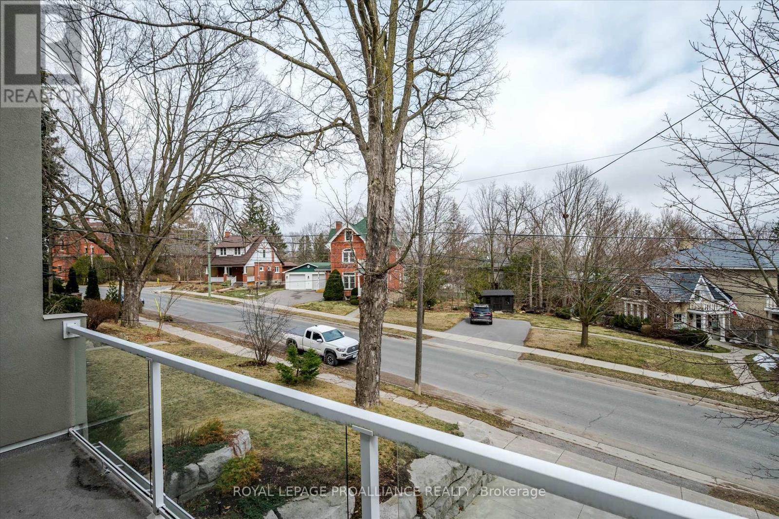 51 Benson Avenue, Peterborough North (South), Ontario  K9H 5X7 - Photo 8 - X12069978