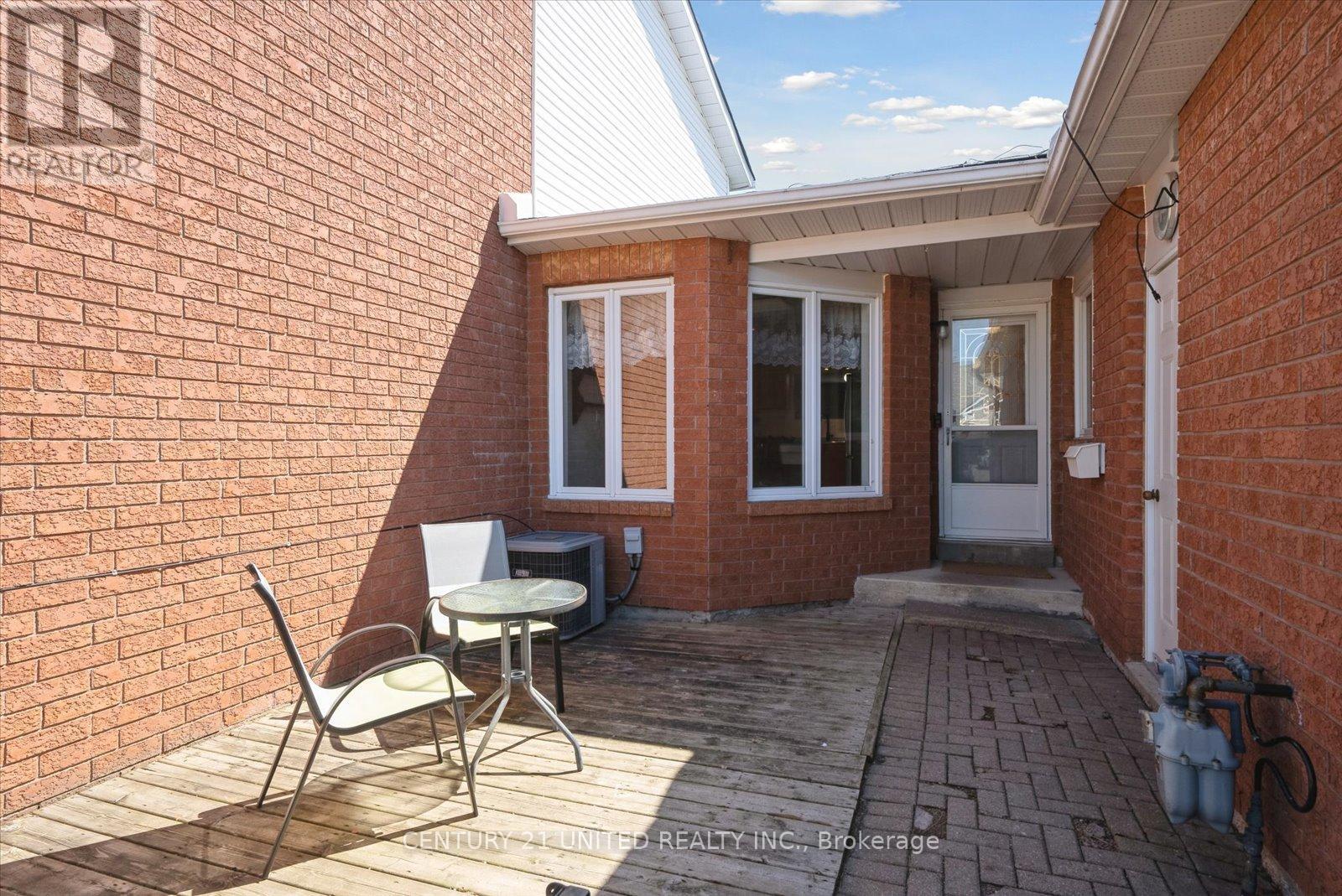 1343 Eagle Crescent, Peterborough West (North), Ontario  K9K 2K7 - Photo 4 - X12070077