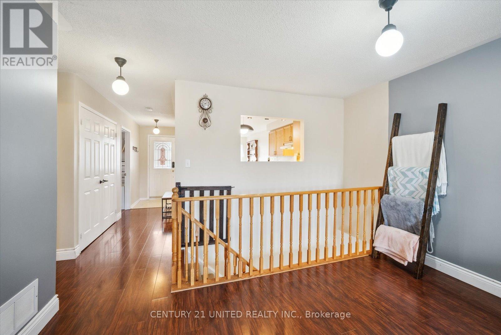 1343 Eagle Crescent, Peterborough West (North), Ontario  K9K 2K7 - Photo 8 - X12070077