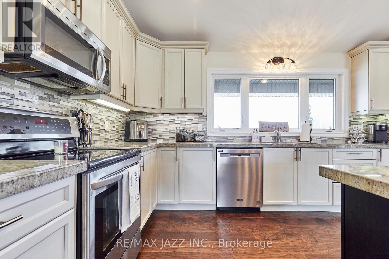 137 Sharpe Line, Cavan Monaghan (Cavan Twp), Ontario  L0A 1C0 - Photo 17 - X12071279