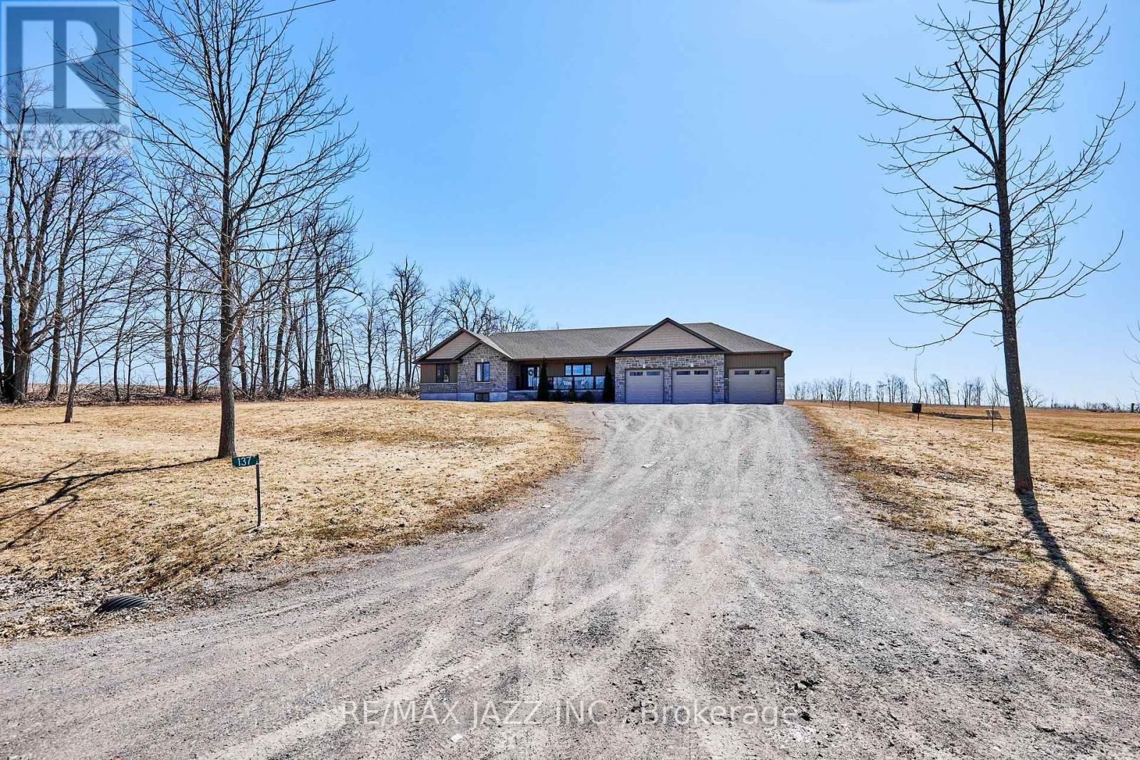 137 Sharpe Line, Cavan Monaghan (Cavan Twp), Ontario  L0A 1C0 - Photo 3 - X12071279