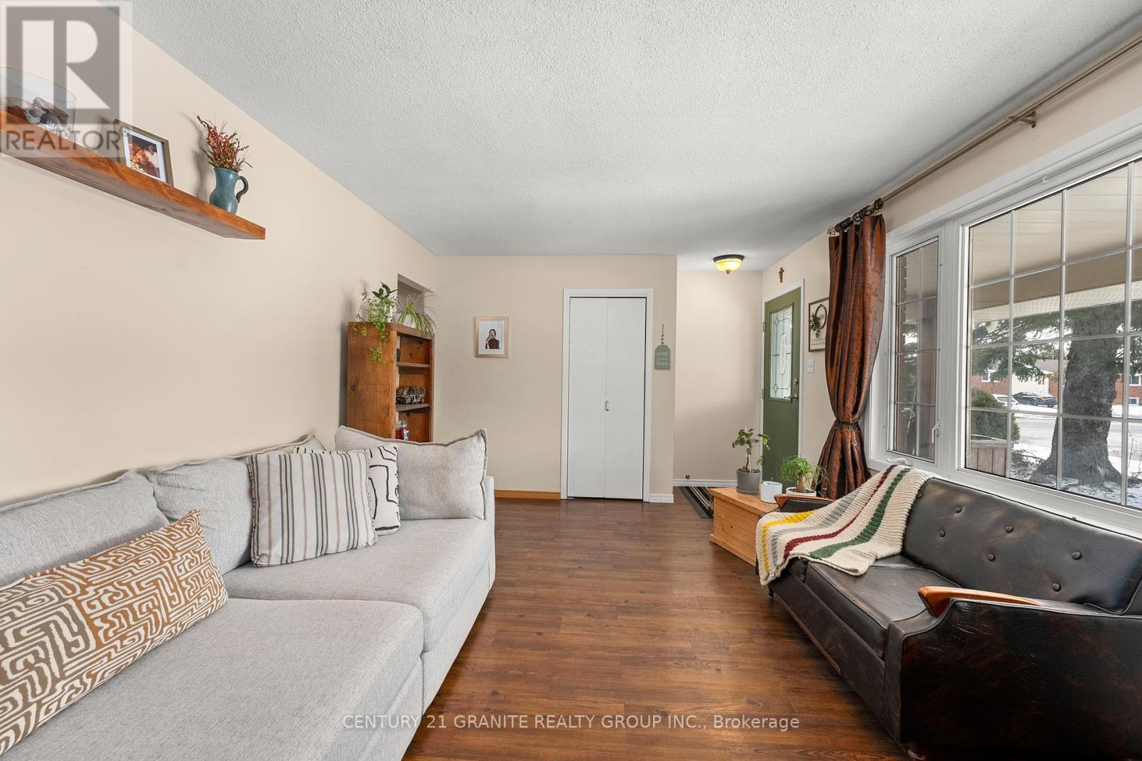 1767 Redwood Drive, Peterborough West (Central), Ontario  K9K 1L7 - Photo 4 - X12072370