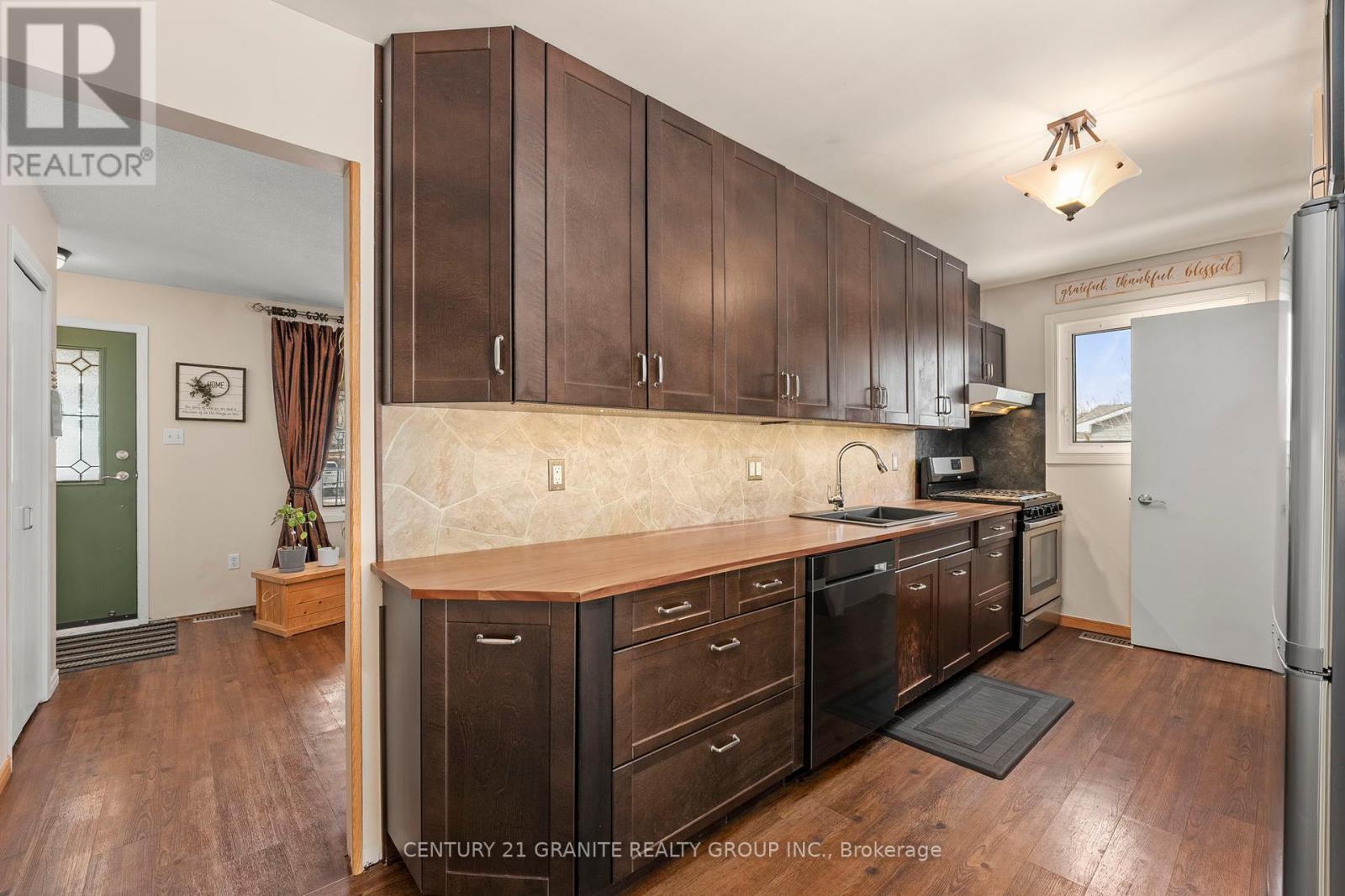 1767 Redwood Drive, Peterborough West (Central), Ontario  K9K 1L7 - Photo 9 - X12072370