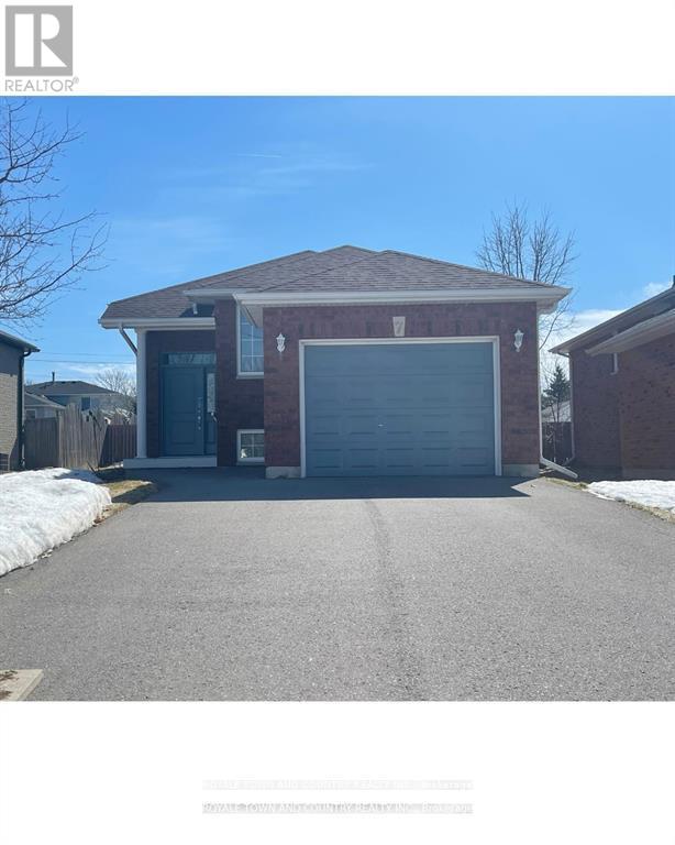 7 Midland Drive, Kawartha Lakes (Lindsay), Ontario  K9V 6B9 - Photo 1 - X12072890