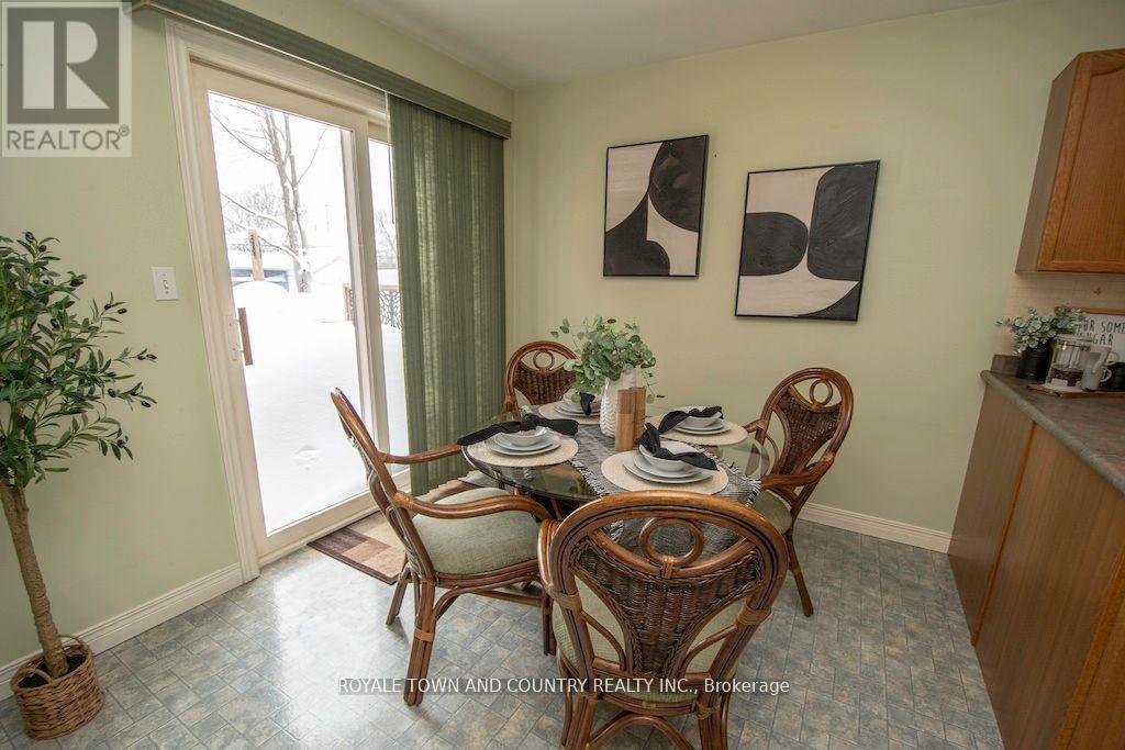 7 Midland Drive, Kawartha Lakes (Lindsay), Ontario  K9V 6B9 - Photo 10 - X12072890