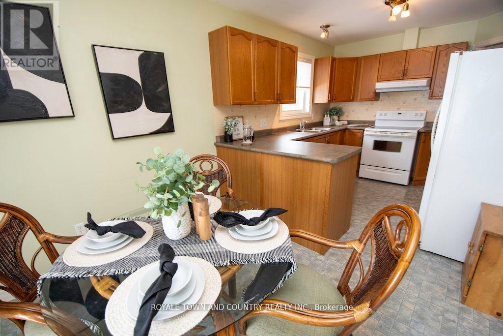 7 Midland Drive, Kawartha Lakes (Lindsay), Ontario  K9V 6B9 - Photo 11 - X12072890